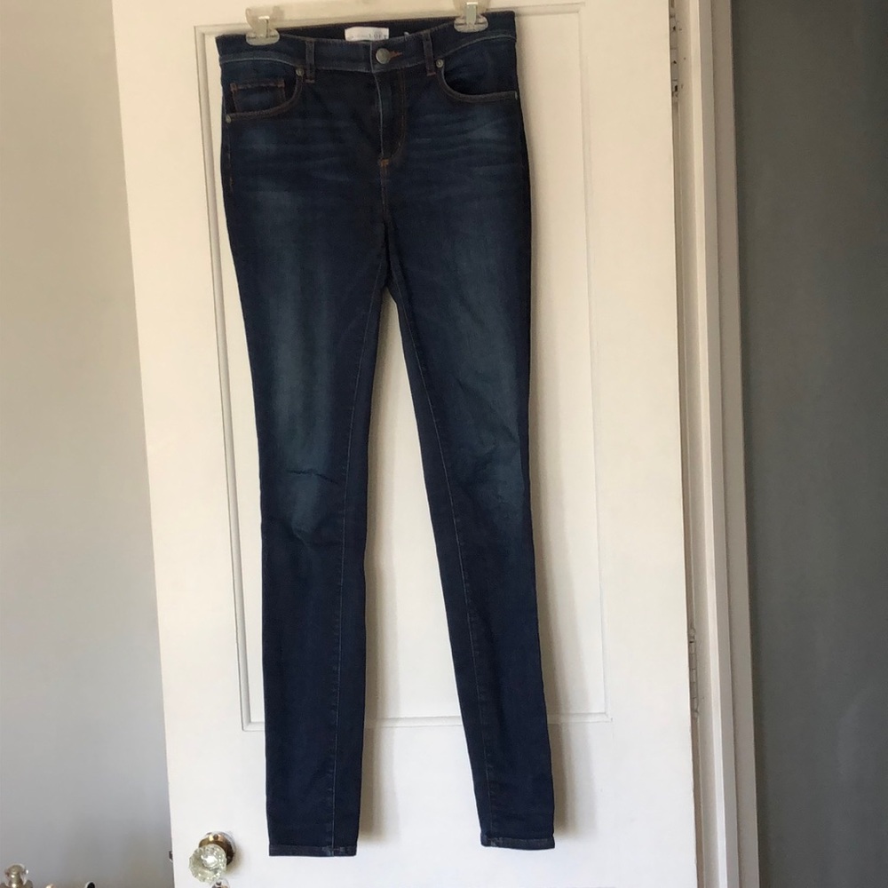 Ann Taylor‎ Loft jeggings . Size 28. Distressed,soft. 5 pocket, stretch. NWOT.